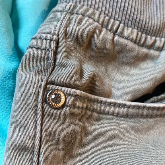 Shorts - Picture 2 of 4